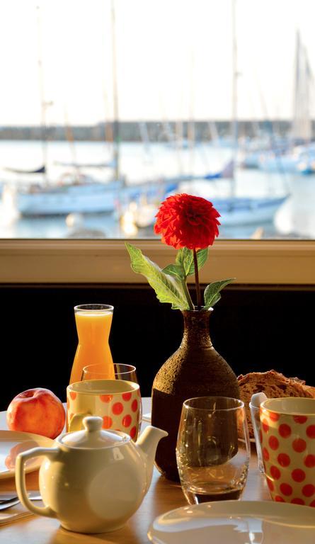 Logis Hotel Du Port Plobannalec Eksteriør billede